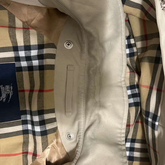 Burberry Classic Beige Men's rain Coat - Picture 5 of 7